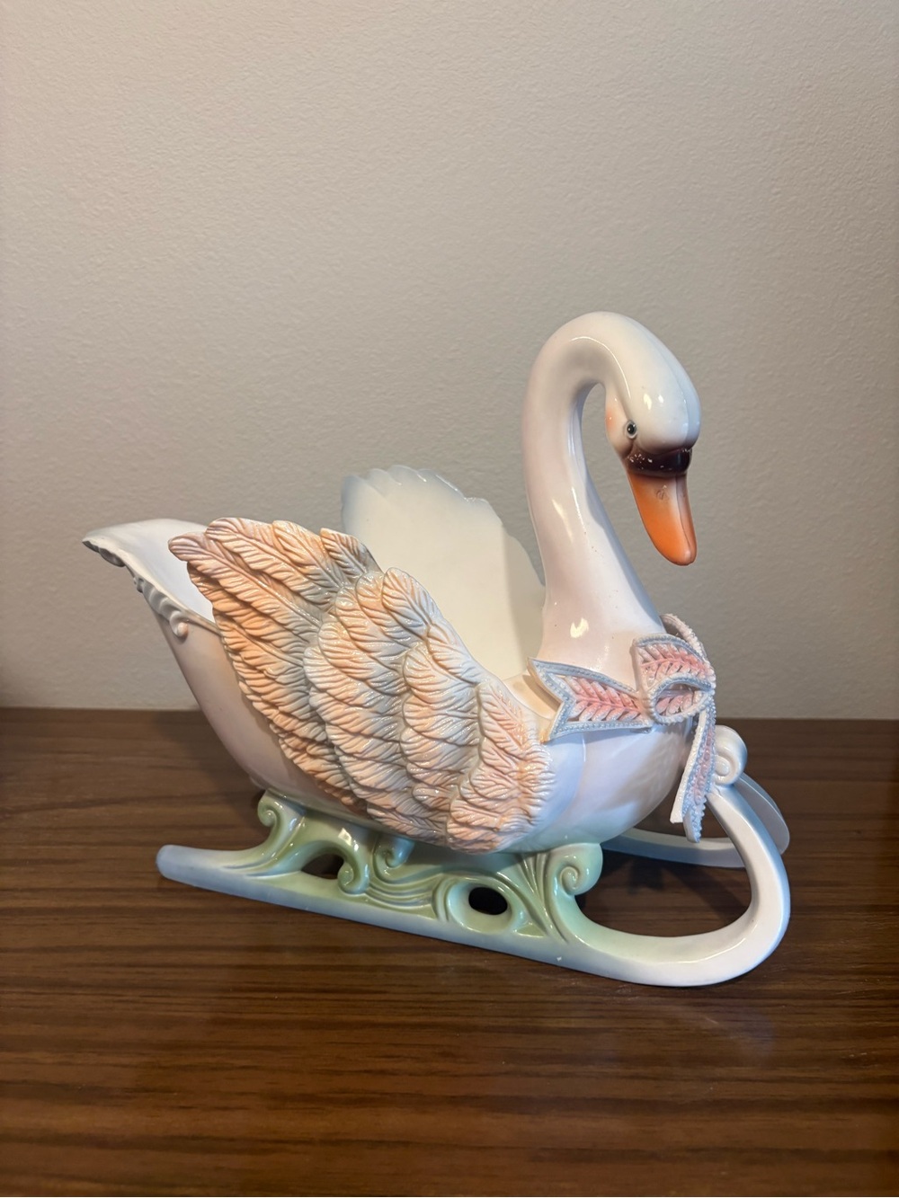 Vintage 1960’s plastic swan sleigh planter MCM PASTEL COQUETTE COTTAGECORE